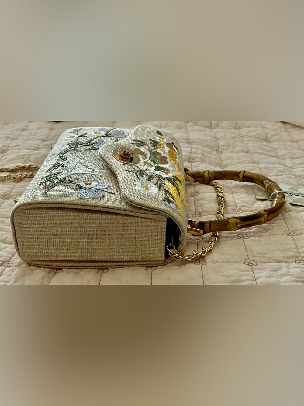 Tommy Bahama Bird & Floral Embroidered Canvas Bamboo Top Handle w Unique Chain - Picture 6 of 16